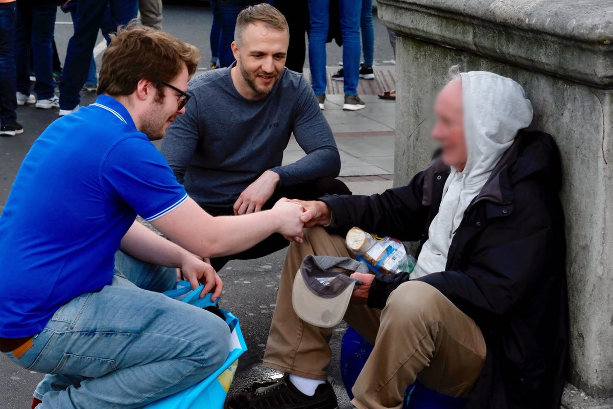 GID_Ireland's tweet photo. Activists in #Dublin handed out food to some of the 10,000 Irish homeless this afternoon. Meanwhile, our government ignores them in favour of importing legions of economic migrants without the consent of the Irish people. https://t.co/AlMdEC3scy