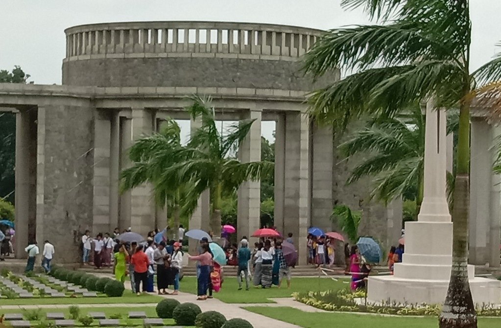 ThetMon8's tweet photo. Taukkyan War Cemetery weekends in rainy season. https://t.co/6HVJ6UMduw