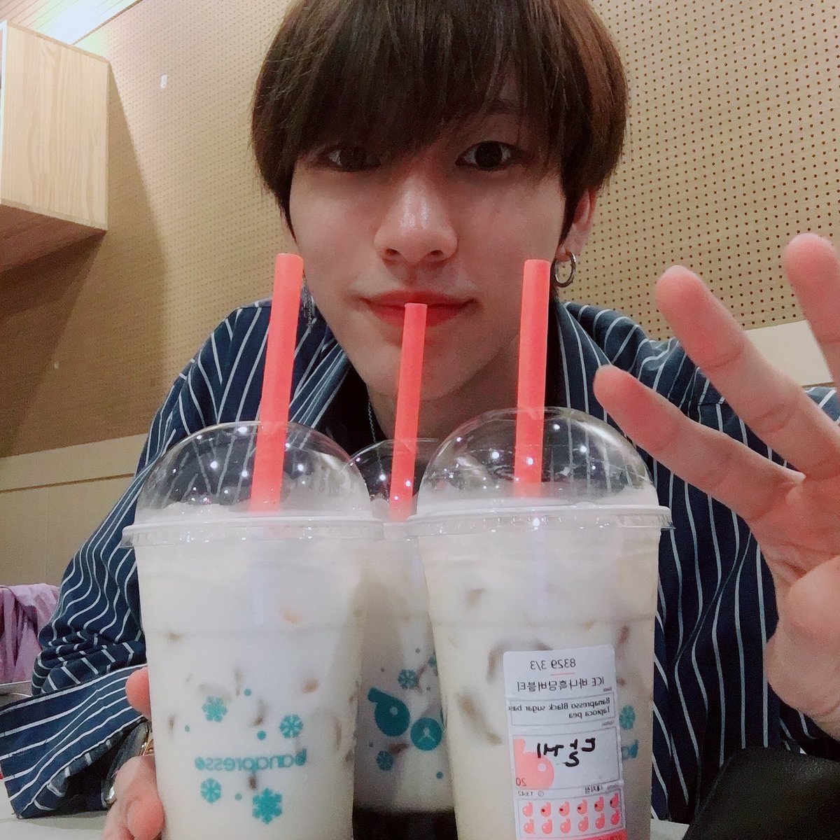 ooosnet's tweet photo. @OnlyOneOfmember [#nine] the beginning of the day with three cups of bubble tea ㅎㅎ https://t.co/fnD2JBaXFH