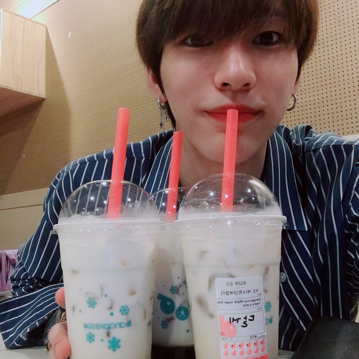 ooosnet's tweet photo. @OnlyOneOfmember [#nine] the beginning of the day with three cups of bubble tea ㅎㅎ https://t.co/fnD2JBaXFH