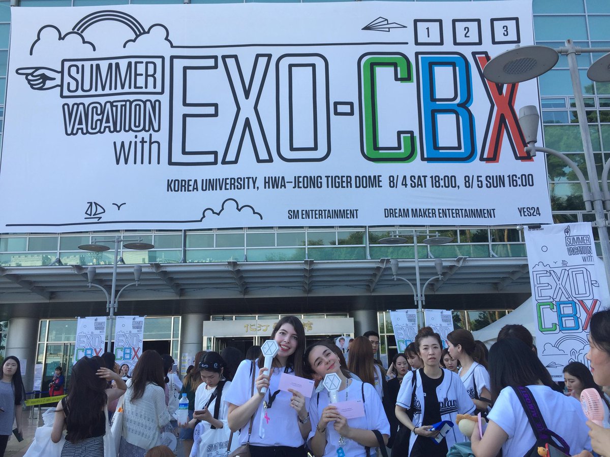 candhyuck's tweet photo. One year ago I had the chance to spend our anniversary with cbx. It was the best anniversary ever, thank you exo and thank you exo-l
#exolday #exolanniversary #Cbxfanmeeting #exolbirthday https://t.co/JnXvcW98D7