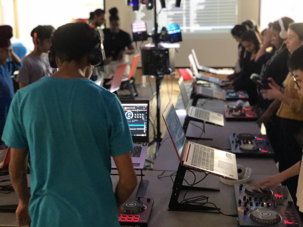 gocreateittoday's tweet photo. 👀and👂🏽our SPIN on MATH.
#DJLife #Excite #Educate #Empower #Learn #DJProgram #SeeTheMath #HearTheMath #FeelTheMath #TheMission #Mathematics #Algebra #Learning #Pedagogy #DJ #BPMsupreme #StyleFlip #PioneerDJ #MathThruMusic https://t.co/Oeg7P94Lth