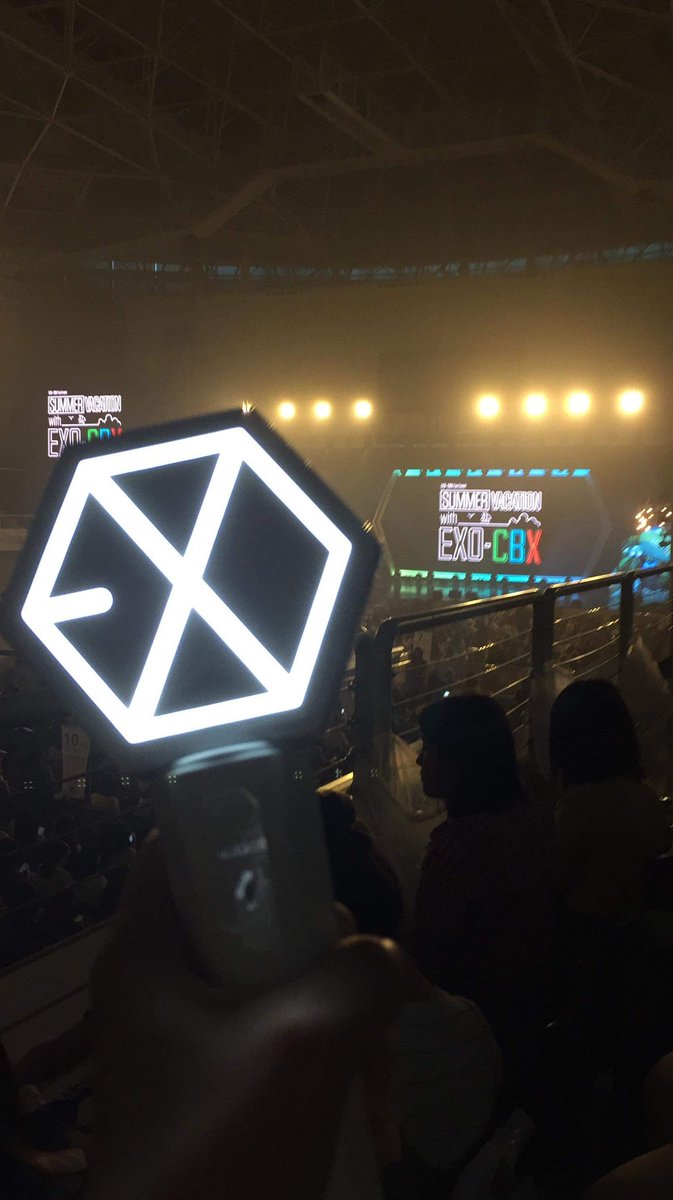 candhyuck's tweet photo. One year ago I had the chance to spend our anniversary with cbx. It was the best anniversary ever, thank you exo and thank you exo-l
#exolday #exolanniversary #Cbxfanmeeting #exolbirthday https://t.co/JnXvcW98D7