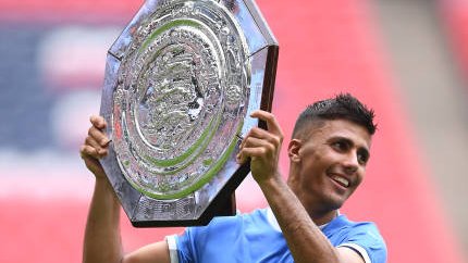 cityreport_'s tweet photo. First competitive game, first trophy!

Welcome to Manchester City, Rodri. 

#ManCity https://t.co/weqzAMedrO