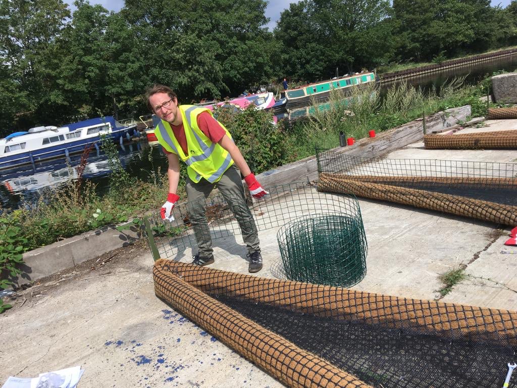 StonebridgeLock's tweet photo. What’s needed to redress #biodiversity decline?Action&amp;communal effort-many hands doing many actions to create #habitatforwildlife.As community “activists”we’ve been called troublemakers,here we’re in action troubling to do good:1st we built it #TottenhamFloatingReedbedProject 1/2 https://t.co/oNX8C9XdN4