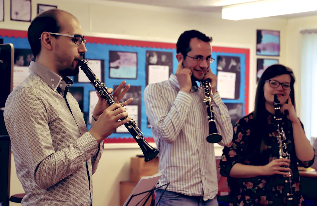 ButeClarinet's tweet photo. Darius and Daisy clearly need to learn how to be subtle about feedback on Tom’s E flat clarinet playing...😂

📸 Jade Hammond.
🏴󠁧󠁢󠁳󠁣󠁴󠁿 Aberdeen Schools Tour snaps.

#Education #Outreach https://t.co/a9UbI96oQE