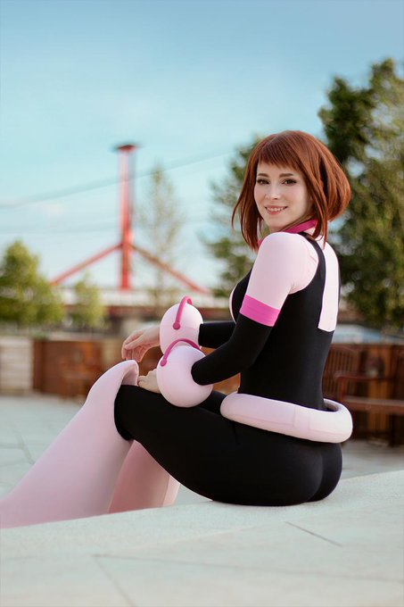 Yesterday I'v been able to shoot some new photos of my best girl, Uraraka 😋 It's been a quite windy day