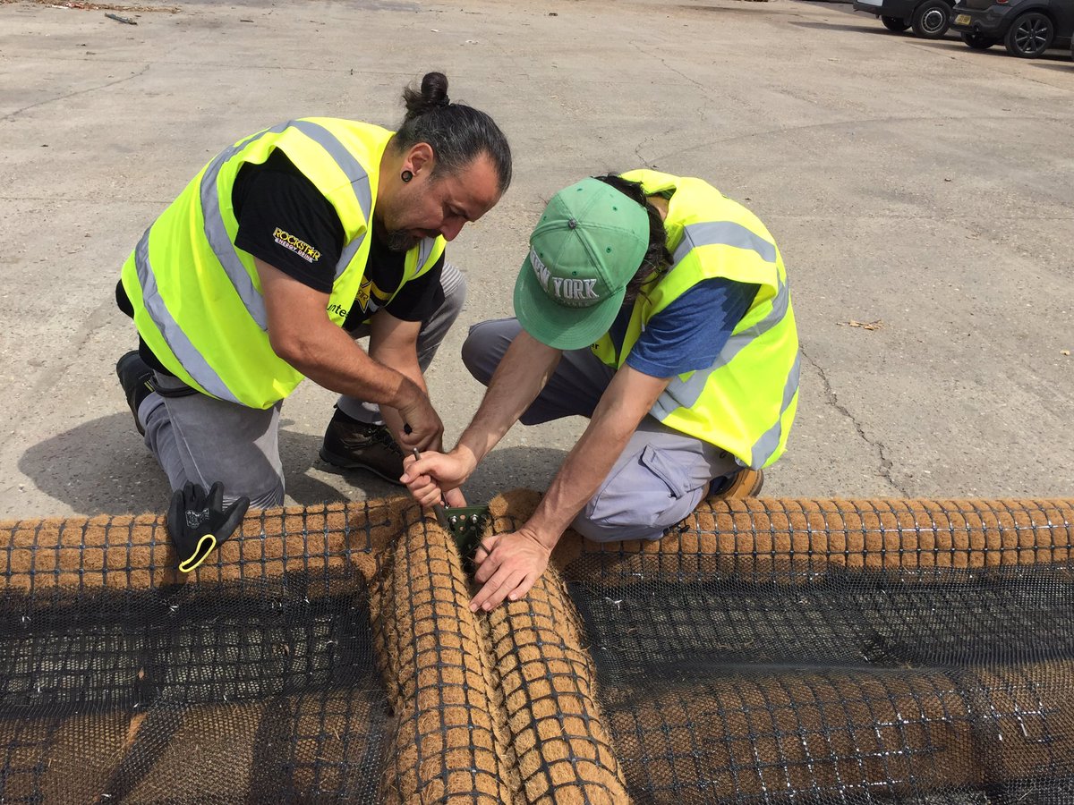 StonebridgeLock's tweet photo. What’s needed to redress #biodiversity decline?Action&amp;communal effort-many hands doing many actions to create #habitatforwildlife.As community “activists”we’ve been called troublemakers,here we’re in action troubling to do good:1st we built it #TottenhamFloatingReedbedProject 2/2 https://t.co/6rz4HUf23C