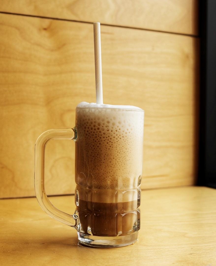CaPheDaCHI's tweet photo. Get your Sunday fix with half Coconut Slushie and half Cà Phê Sữa! Perfect afternoon #pickmeup! 🥥 #caphedachi #sundayfunday #cococoffee https://t.co/vPm2vYikuv