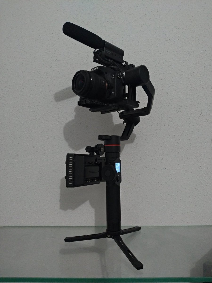 discover_place's tweet photo. Tout est installé sur le stabilisateur
(Un peu dur a réglé avec tout ça ^^)
Maintenant j'ai 3kg a porté pour les prochaines vidéos, ont va tester ça samedi a metz.
@feiyutech #ak2000 https://t.co/kAi3yaz5AI