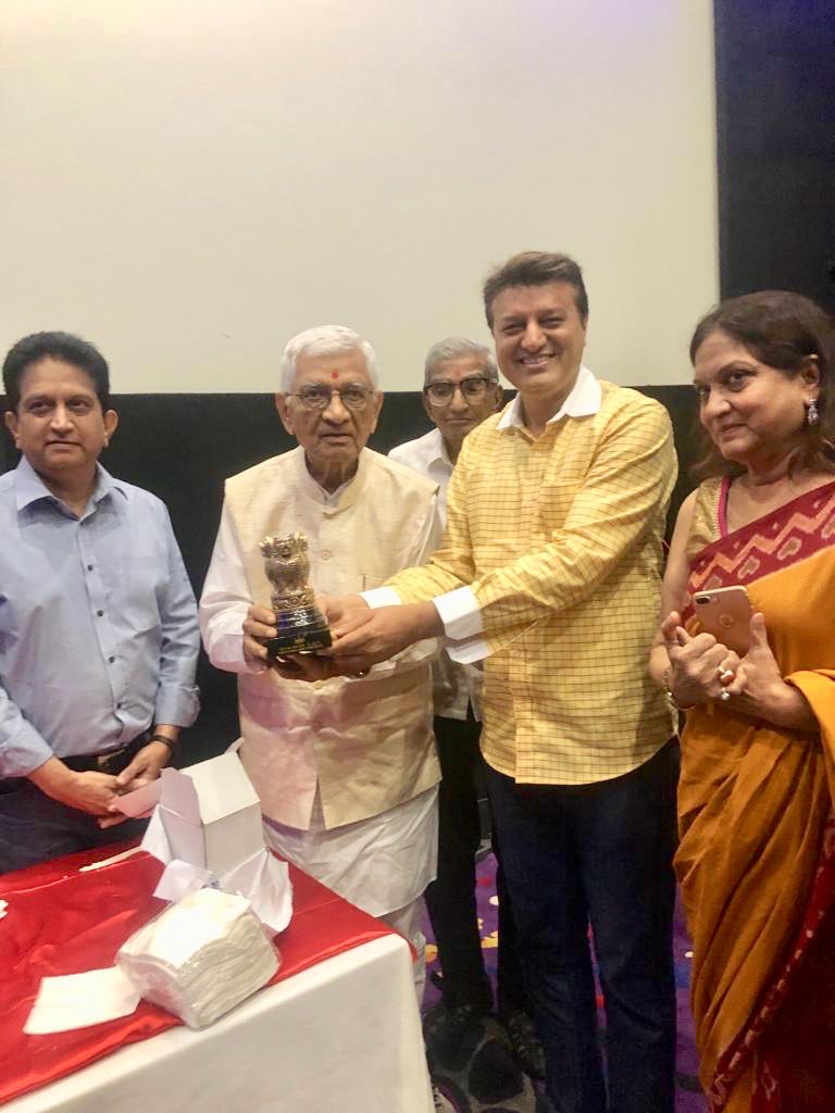 ameetvmehta's tweet photo. Conveyed best wishes on 91st Birthday to former Sheriff of Mumbai Shri #MohanbhaiPatel at Sunny Super Studio by screening movie on Social Awareness “Village of a Lesser God” on development & upliftment of #Talasari Village. #NishaSagar #DrJatinValia @iamsunnydeol #NayanPatel https://t.co/WXcEMRpWWy