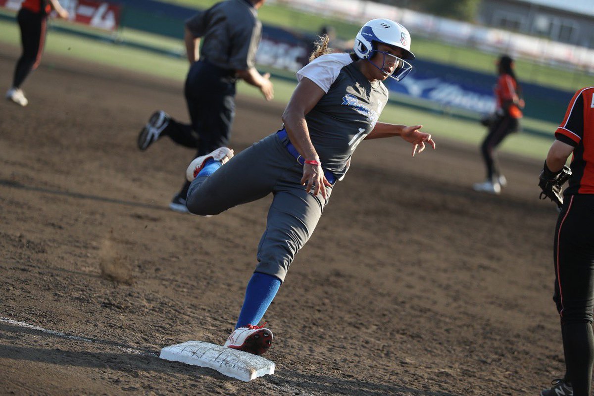 pursoftball's tweet photo. #PRSoftball - Puerto Rico debuta con cerrado revés en el sóftbol panamericano
La novena boricua cayó frente al campeón defensor Canadá, 3-1, en el primer día de acción del sóftbol femenino en #Lima2019. La única carrera de PUR fue cuadrangular de Quianna Díaz. #YoSoyPuertoRico https://t.co/GtVDTtif37