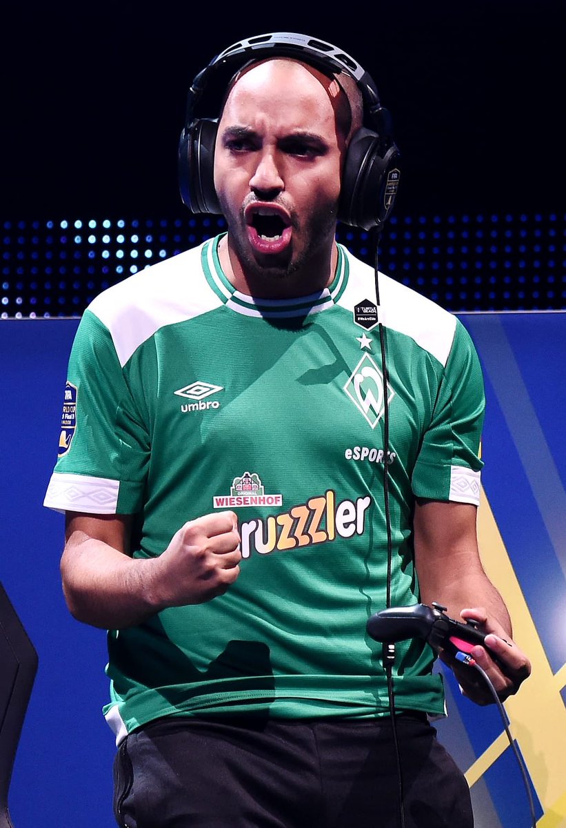 FIFAUTeam's tweet photo. Congratulations @MoAuba, the new World FIFA champions! #FIFAeWorldCup https://t.co/wjVNTpR7vF