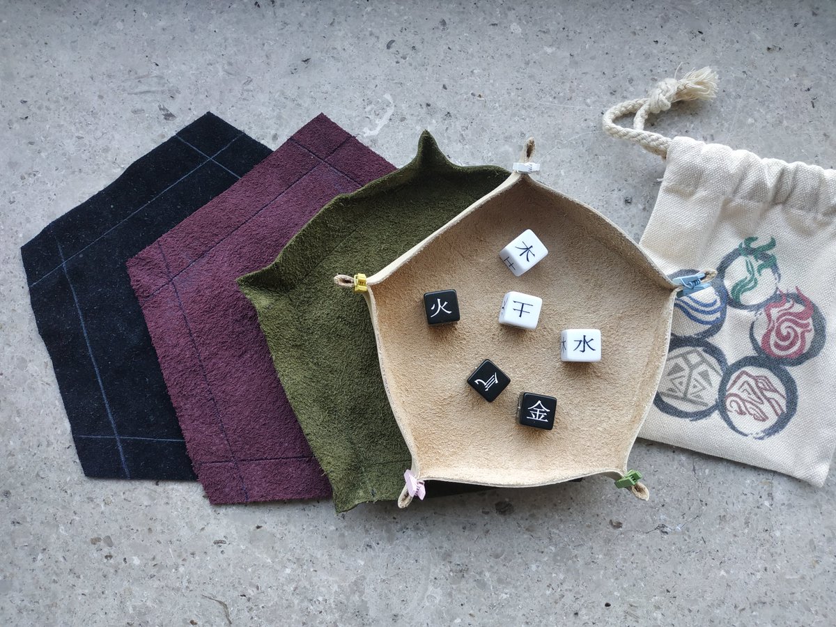 WuDeRpg's tweet photo. #InceptionThread
I made a creamy white version of the 5-sided #ElementDiceTray.
They are easy to assemble with the colored mini-clips and fit into any bag.
I work on options to put the elements in the tray, and I will also experiment if the tray could double as dice-bag. https://t.co/6hTAGj5iF5