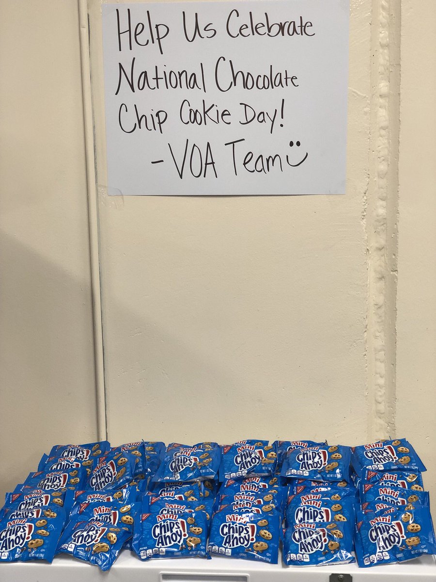 nicolehenni28's tweet photo. Itโs National Chocolate Chip cookie day & our associates are loving it!! #store0373 #voateam ๐งก @TracyFJefferson @mick_mcmullen @JPD311 @ChrisDurand_HD https://t.co/LUUEGWQJ05