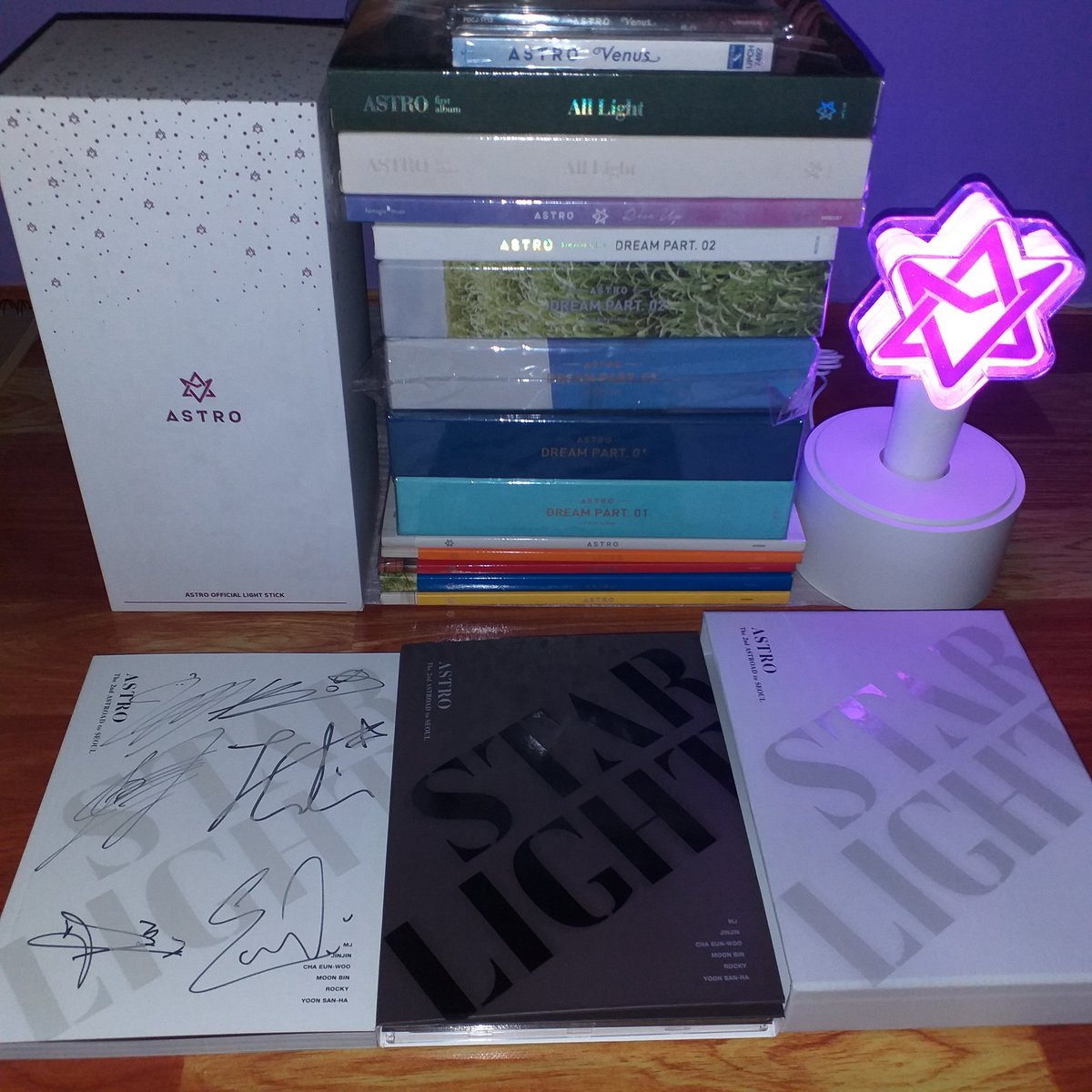 offclychiee's tweet photo. Thank you so much @ASTROHA_GO for making this event possible we love you so much ate @au__9999 😘🎉
And today I already completed my "Dream Albums" Thank you so much guys for this wonderful experience💜🥰
Bonus na yung signed😭😂
@offclASTRO 
#StarlightViewingparty
#ArohaAstro https://t.co/Z7M5LulPXn