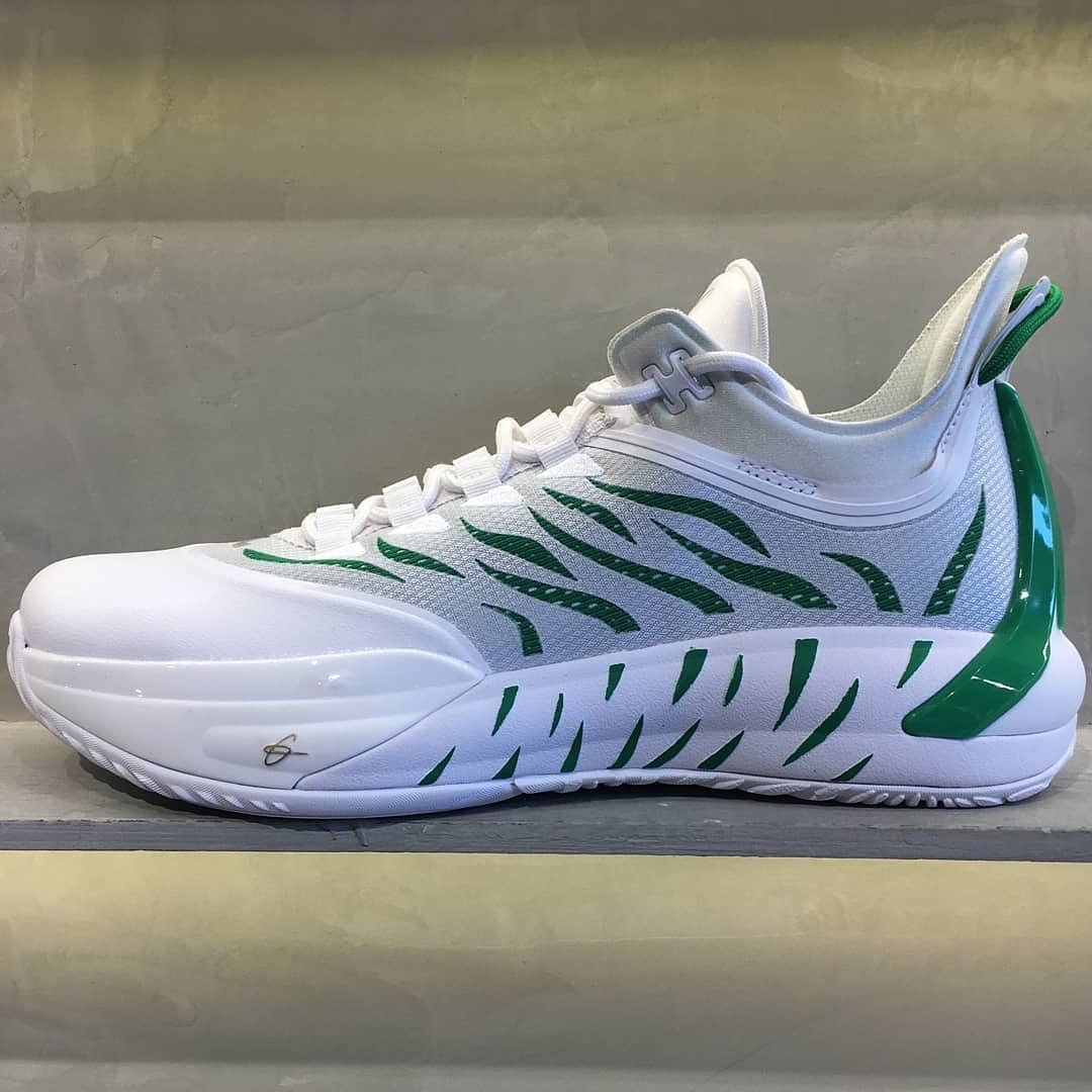 ComplexBets's tweet photo. ANTA officially unveils @GordonHayward’s first signature sneaker, the GH1, in China. Scheduled to launch in December.
📸: sneakonomist (IG) https://t.co/GxA9VH4nM0