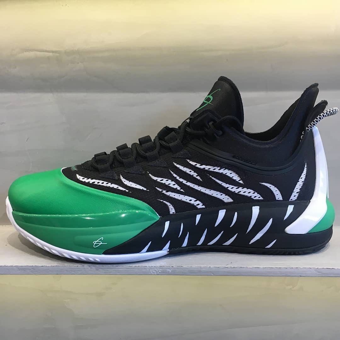 ComplexBets's tweet photo. ANTA officially unveils @GordonHayward’s first signature sneaker, the GH1, in China. Scheduled to launch in December.
📸: sneakonomist (IG) https://t.co/GxA9VH4nM0