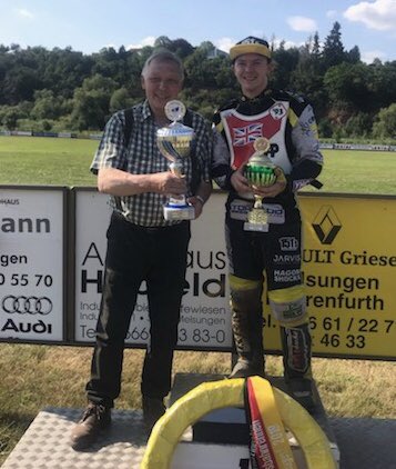 🤪 Some continental racing today for James at Melsungen where he won both the Bahnrekord and the meeting