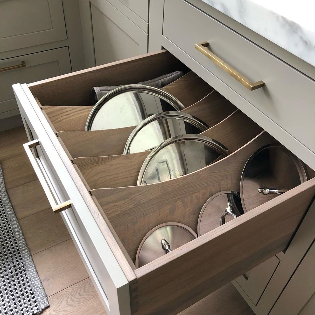 pulosdesigns's tweet photo. And @studiodearborn does it again. Have you checked out her #StorageSunday series? I don't know about you but I love a great #storagesolution 🖤 #KitchenDesign https://t.co/TuB1Qnn3ku