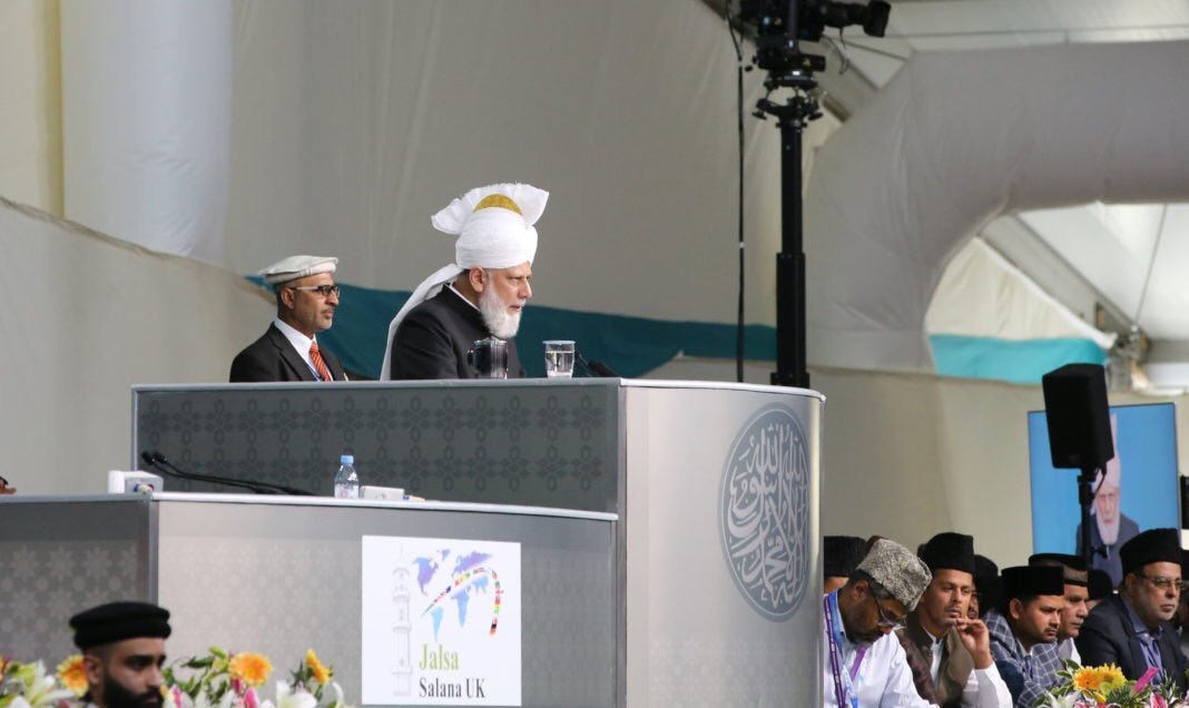 man_qureshi's tweet photo. Islam and human rights. Comprehensive discourse by Huzoor in his concluding address.
World needs to ponder over this speech
#concludingaddress
#JalsaUK https://t.co/qkHoyEdQR4