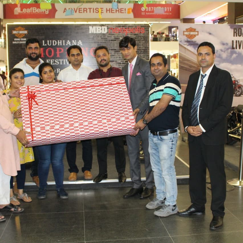 SandeepJourno's tweet photo. Lucky draw contest at Ludhiana Shopping Festival, MBD Neopolis Ludhiana mall on Sunday. Bumper prize winner of Harley Davidson Bike,  Taranjit Singh, resident of Village Faizgarh, Malerkotla, district Sangrur won Harley Davidson street 750 bike worth Rs 5, 33, 000 lakhs. https://t.co/5Yj0H7HWv8