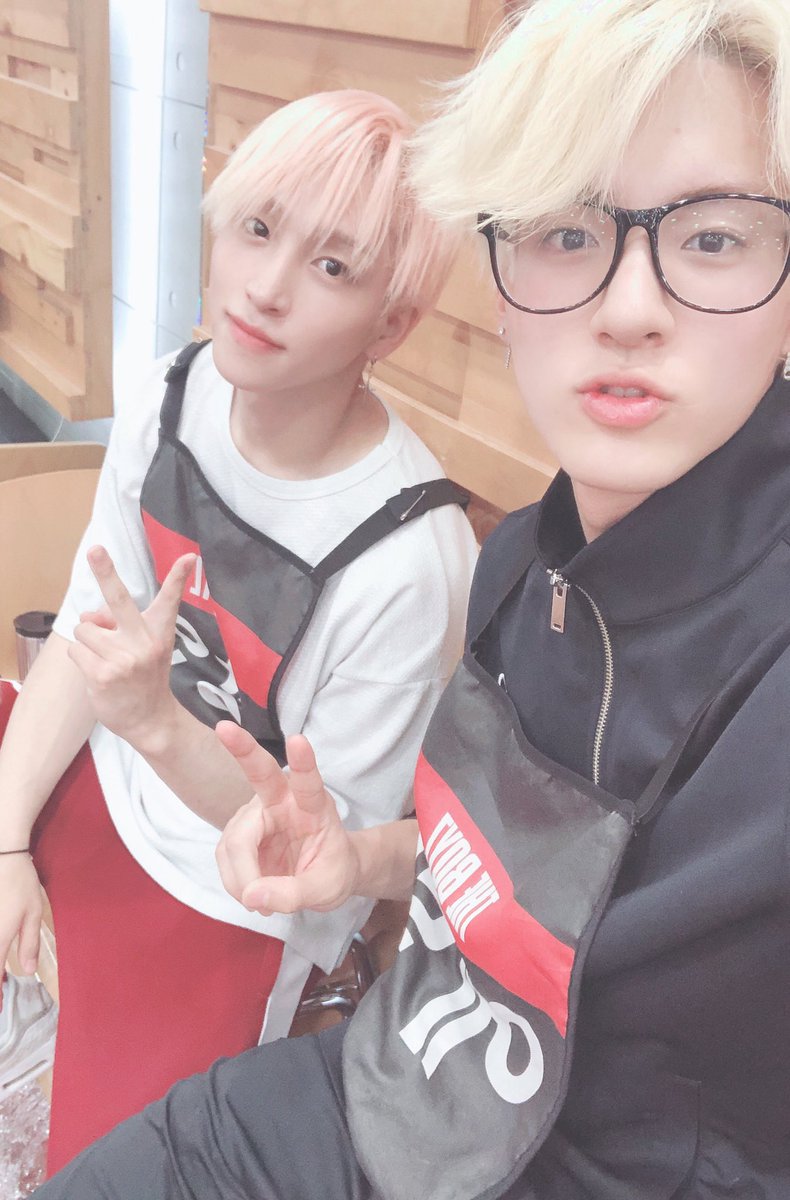 WE_THE_BOYZ's tweet photo. [에릭] 열연중인 덥즈 맏.막 💕 
(Yes 안경 Or No 안경) 👓 https://t.co/CATmrx7H3U
