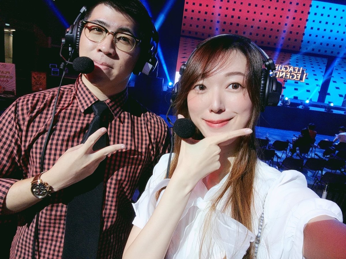 Reirachuu's tweet photo. Went for @campusgamefest at the SG Indoor Stadium and somehow got tagged in to cast part of the Girl Gamers Final haha, I guess I can say I've casted where much bigger acts (like Ed Sheeran 😍) have been before me 😍 Also played in a mini TFT tourney &amp; did not end 8th!! 😌😊💪🏻 https://t.co/NyzpJ5f71a