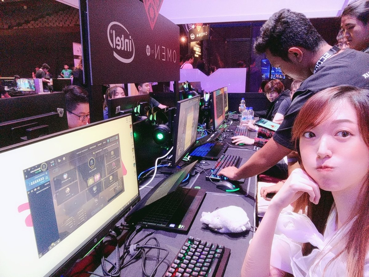 Reirachuu's tweet photo. Went for @campusgamefest at the SG Indoor Stadium and somehow got tagged in to cast part of the Girl Gamers Final haha, I guess I can say I've casted where much bigger acts (like Ed Sheeran 😍) have been before me 😍 Also played in a mini TFT tourney &amp; did not end 8th!! 😌😊💪🏻 https://t.co/NyzpJ5f71a
