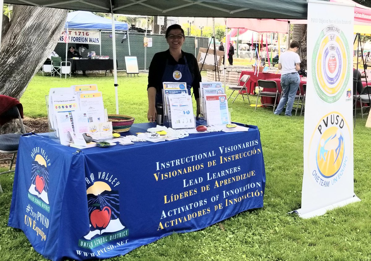 PajaroValleyUSD's tweet photo. ¡Festival de Fresa empezó! Venga a sentir la calidez de la comunidad, disfrute de música, artes, comida y conozca de recursos. Visite el puesto de #PVUSD y apoye nuestra fundación edctva #PVEF con un tamal de fresa. ¡Mostremos el verdadero espíritu de #OneTeam de Watsonville! https://t.co/uixMPelnaN