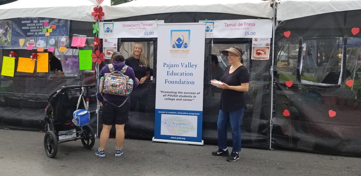 PajaroValleyUSD's tweet photo. ¡Festival de Fresa empezó! Venga a sentir la calidez de la comunidad, disfrute de música, artes, comida y conozca de recursos. Visite el puesto de #PVUSD y apoye nuestra fundación edctva #PVEF con un tamal de fresa. ¡Mostremos el verdadero espíritu de #OneTeam de Watsonville! https://t.co/uixMPelnaN