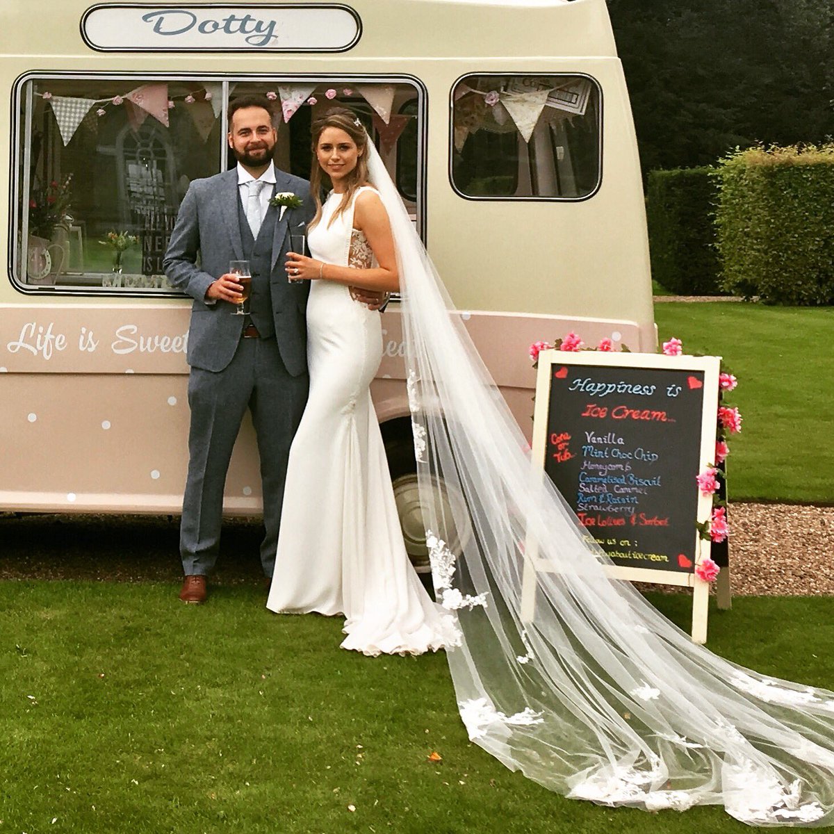 dottyicecream's tweet photo. Charlotte &amp; Nathan both looked amazing on their wedding day yesterday at Iscoyd Park 💕 
Venue: @iscoydpark 
#weddingdress #iscoydpark #weddingday #brides #bride https://t.co/Ukr0hsvLYB