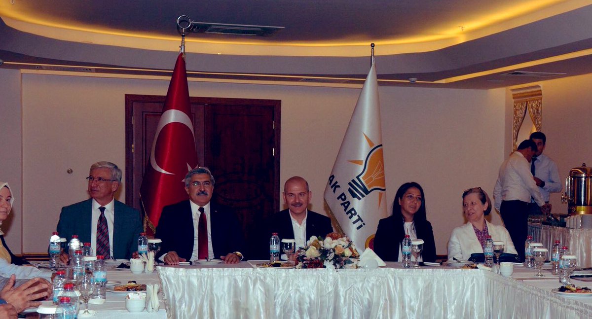 HuseyinYayman's tweet photo. İçişleri Bakanımız Sn. @suleymansoylu, Milletvekillerimiz, İl Başkanımız, İlçe Belediye Başkanlarımız, İlçe Başkanlarımızın katılımıyla verimli bir istişare ve değerlendirme toplantısı yaptık

Rabbim kardeşliğimizi daim eylesin
Hatay’ımız için daha çok çalışacağız @akpartilhatay https://t.co/g9WBZYVhEj