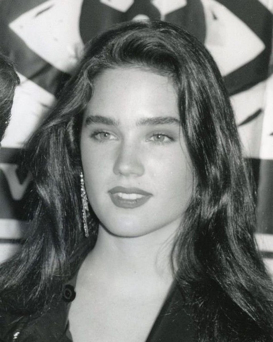 Retrocokes's tweet photo. Fun fact: actress Jennifer Connelly was partially the inspo for Disney’s princess Jasmine. The other inspo was the animator, Mark Henn’s, sister. Jennifer also earned the title of “the most beautiful” eyes in the industry several times as well as the most beautiful woman overall https://t.co/e28sWEsBkp