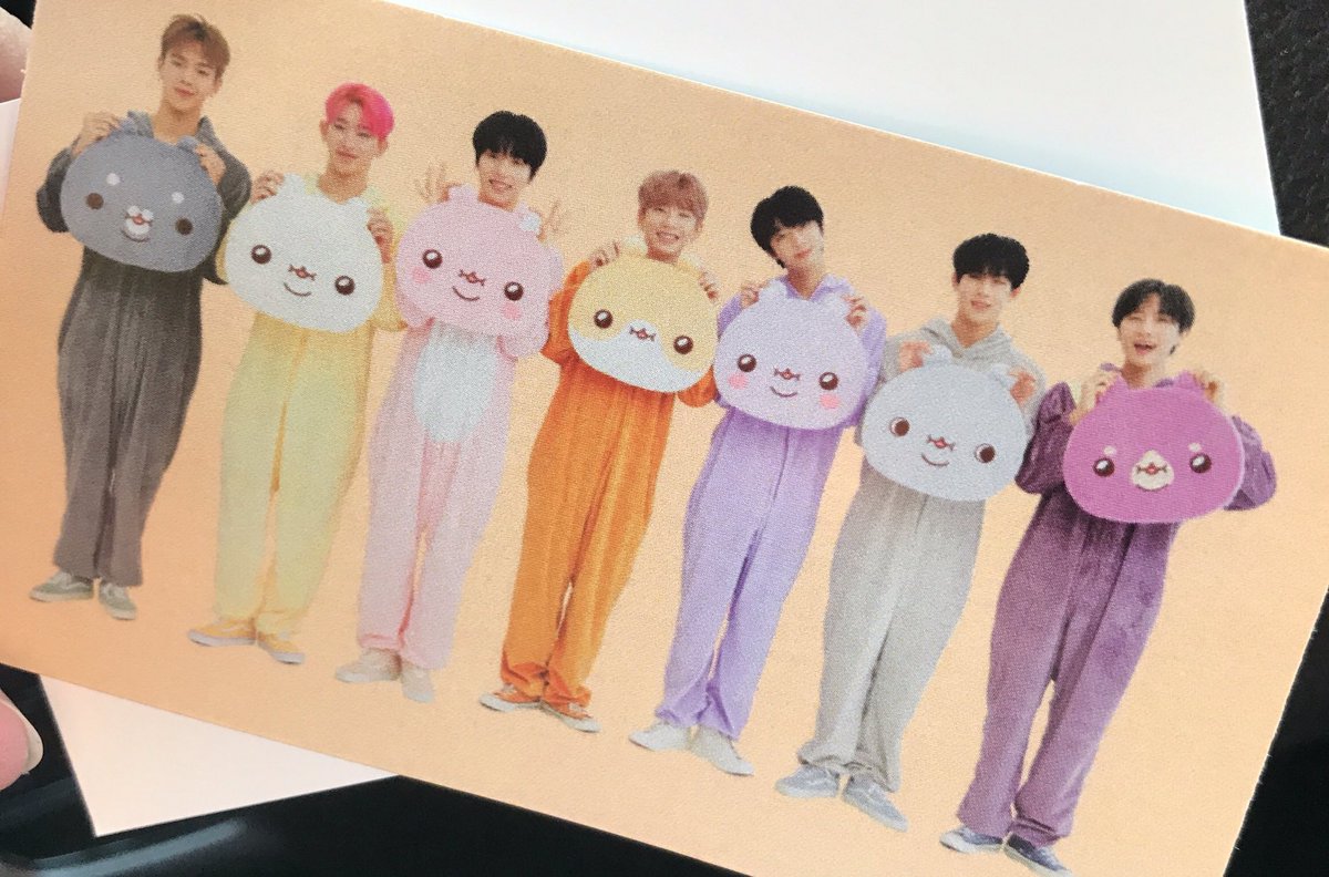TeamMXChicago's tweet photo. I also had some surprise photocards made that we will be passing out to fans in line along with the extra wristbands we have!

#Monstax #Monbebe #몬스타엑스 #몬베베 #MXinCHI #MXinUSA #MX #MBB #MONSTAX_WeAreHere2019  #MonstaXworldtour #monsta_x #fanproject https://t.co/X7A6Aa5QP6