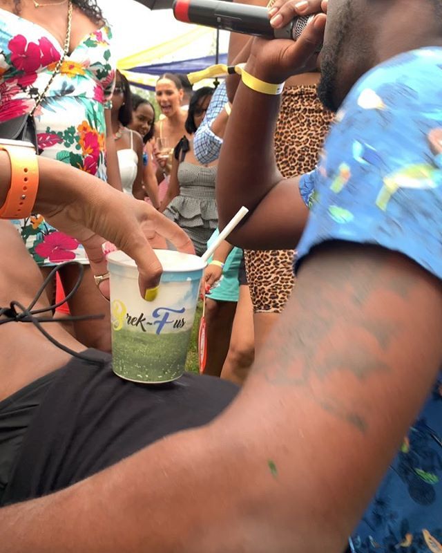 BazodeeMag's tweet photo. SK @sk_indecut in de cut at Brek Fus @brekfus this morning.
#bazodeemag #followmetocropover #cropover #cropover2019 #brekfus https://t.co/TB6eMxm2Kk https://t.co/YNjm7NfNmI