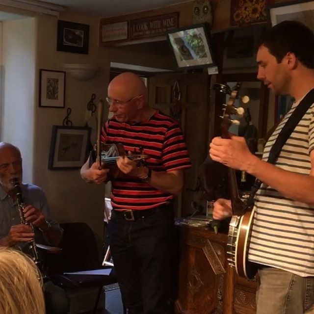 SuePrinceArtist's tweet photo. This is a little snippet..... can’t wait to start work on this #commission!
.
.
.
#folkmusic #DanWalsh #tommcconville #downhome #giggyfest #officialgigartist #artistinresidence #peakdistrictnationalpark #staffordshire #derbyshire #alstonefield #eggtemper… https://t.co/TlC6Do3H9F https://t.co/0rdbXj32Nl