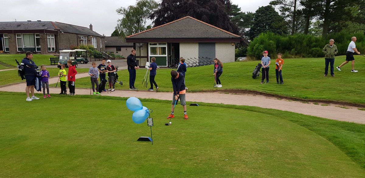 KarynDallas1's tweet photo. A fab flag comp finish to Junior Coaching @ForfarGolfClub #thisbunch 😍👌⛳#ourfuturegolfers #GrowTheGamefromtheroots 👍 https://t.co/YgrNjleEIv