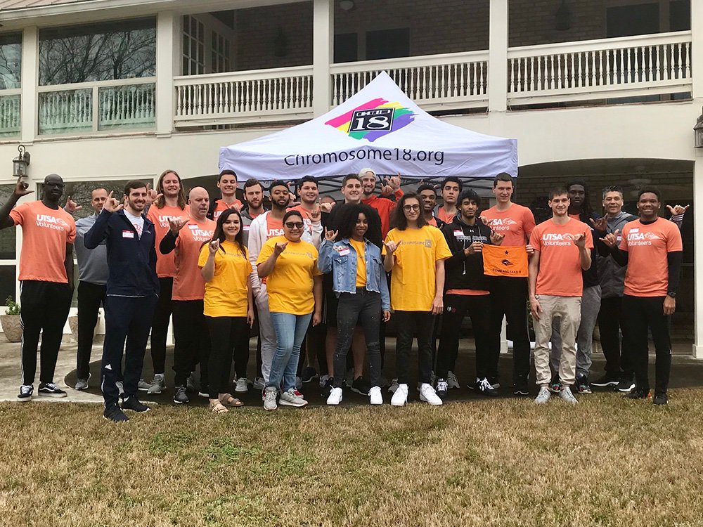UTSAAthletics's tweet photo. We are honored and privileged to be able to give back to the San Antonio community. Read more about our 2018-19 community service projects at the link below.

#BirdsUp 🤙

🔗 https://t.co/GmsCDAI3py https://t.co/A3inPsqwHl