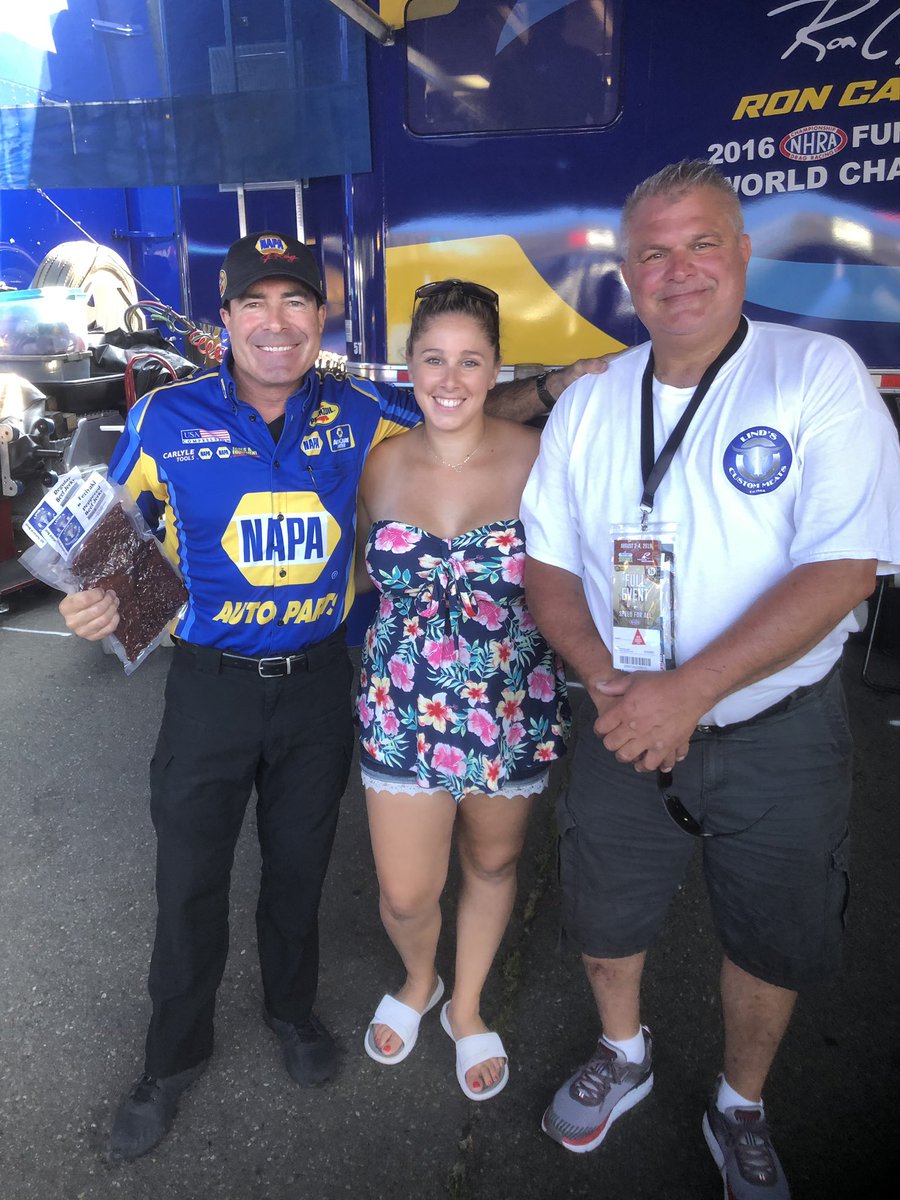 @roncapps28 being a gracious host to @lindsmeats #hegetsit #greatambassadorofoursport #nhra