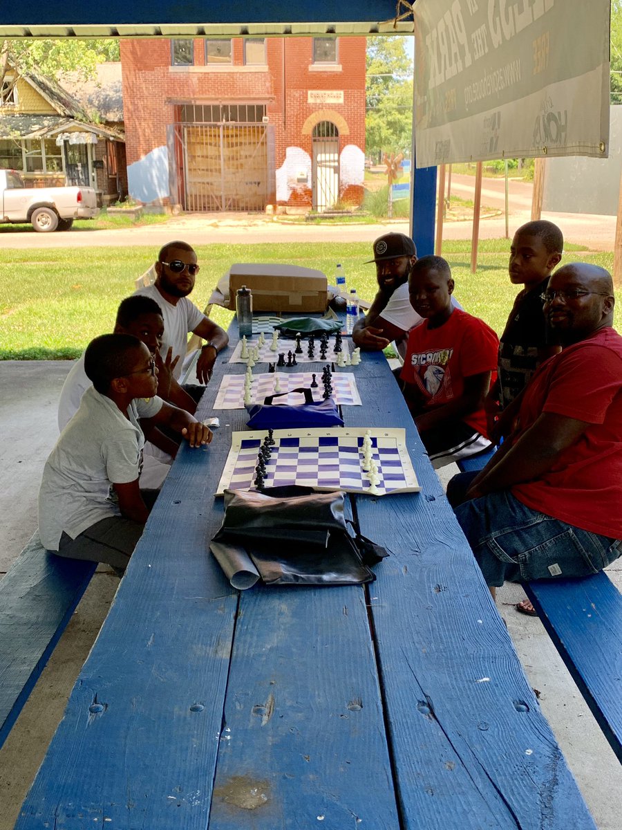 IMPDnews's tweet photo. The best peacemakers in any neighborhood are the neighbors themselves. It takes an entire community to create a safe community and it can start with a simple game of chess. #SeeSomethingSaySomething #PIOConnect https://t.co/HDgYQP3mSy