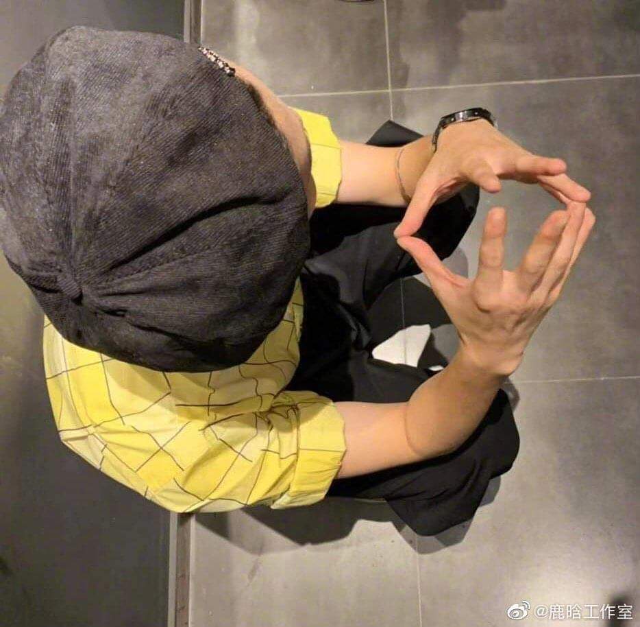 Luhan_Arg's tweet photo. 190804
🦌Actualización del Estudio de #Luhan en Weibo
'#ActorLu quien sigue corriendo 💪🏻💪🏻💪🏻 #ShanghaiFortress'
🦌 Via: mybabydeer
Trad. Español: Lu Han 鹿晗 Argentina
👑 Eli 👑 https://t.co/8RdH1vXXzI