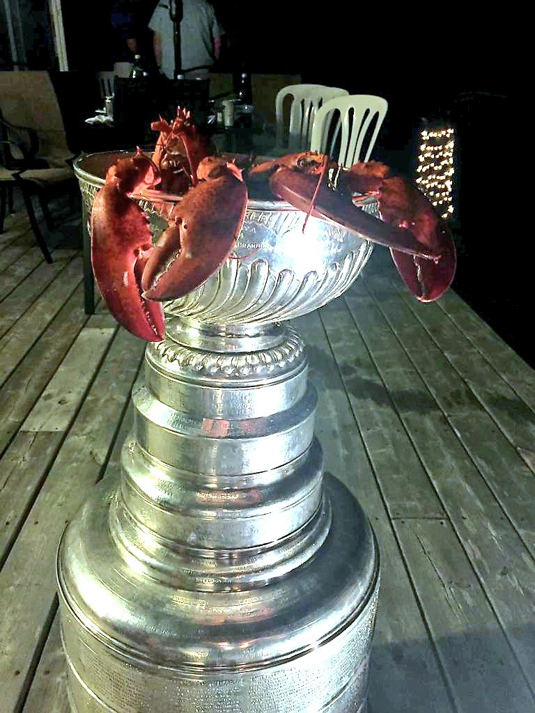 keeperofthecup's tweet photo. You know you are on the East Coast when..... ! Stay tuned as our road trip heads down into New England. @StLouisBlues #StanleyCup 2019 championship  tour continues @nhl
@HockeyHallFame https://t.co/tlxC1GentH