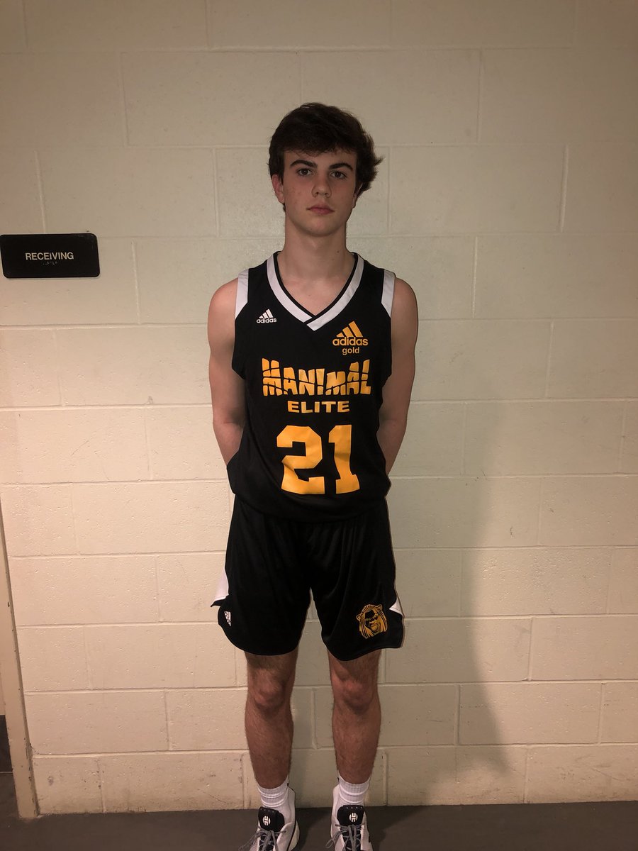 KYballClubPro16's tweet photo. Love the way 6’2 2022 Guard Greenwood HS  @stinnett_cade does the “little things” to WIN! Rebounding, taking charges, diving for loose balls! He’s just one of those guys who finds a way to stay on the floor and impact the game! #Manimal https://t.co/HcNyDUnVvM