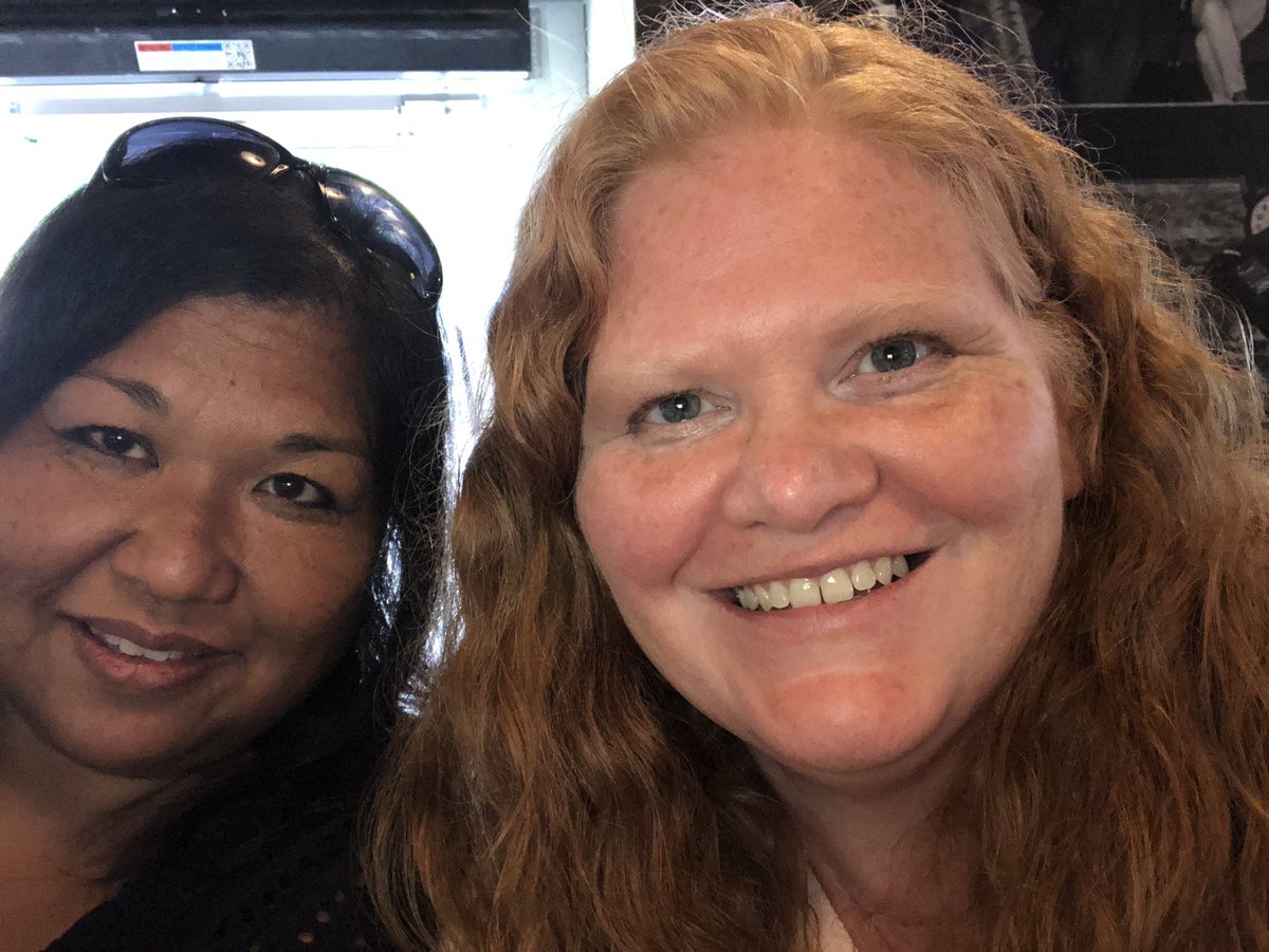 Rajrory's tweet photo. At a bar wIting for @ginblossoms. #gingirls show #90. https://t.co/y9penHUP7U