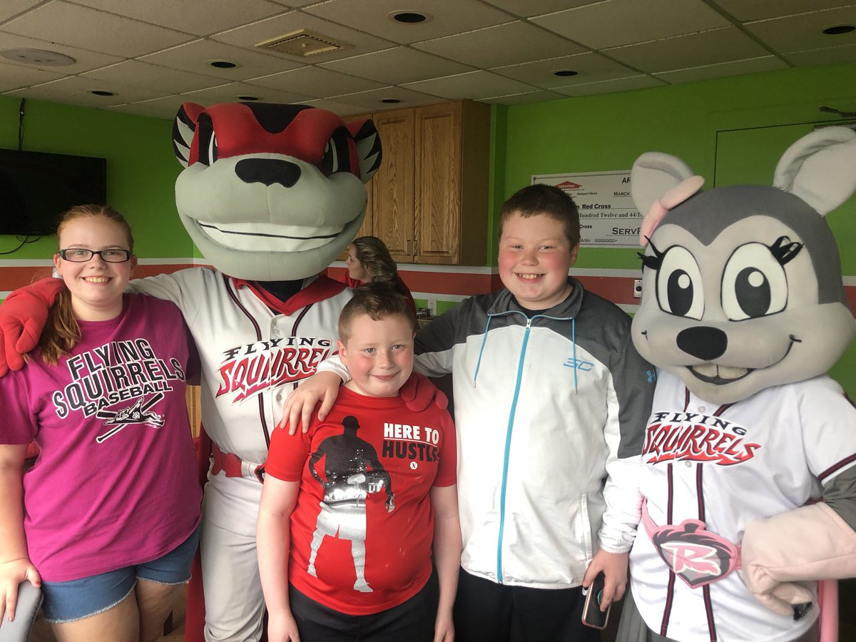 oceanjess21's tweet photo. Fun @GoSquirrels game the other night. #BaseBall #havefungonuts #family #MakingMemories #boymom #rva #flyingsquirrels #nutasha #nutzy https://t.co/GuSWV3Rl7I