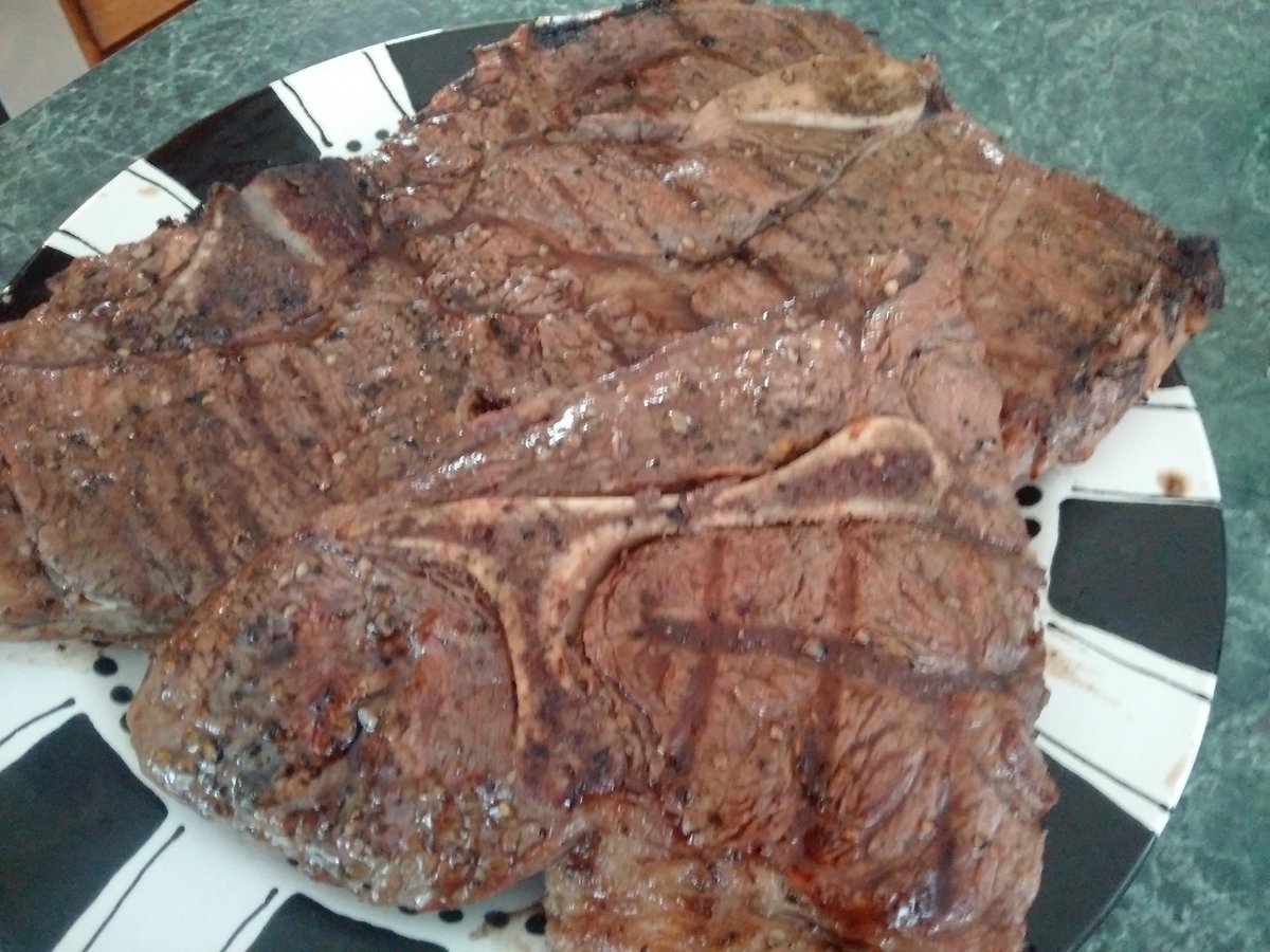 The ultimate #freddyFlinstone steak #7bone  on the #Weber @twobigboysblog @sharethegrill @Painlesscooking