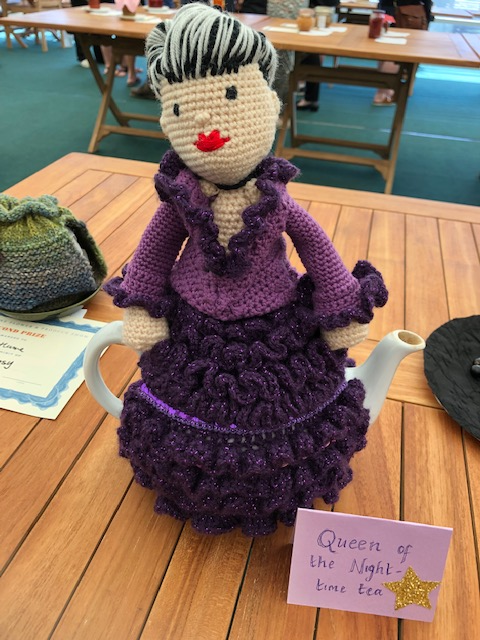glyndebourne's tweet photo. Here is the Queen of the Night in tea cosy form! Expertly knitted by Stephanie from our costume department #F19Flute https://t.co/mvjkZcP9SQ