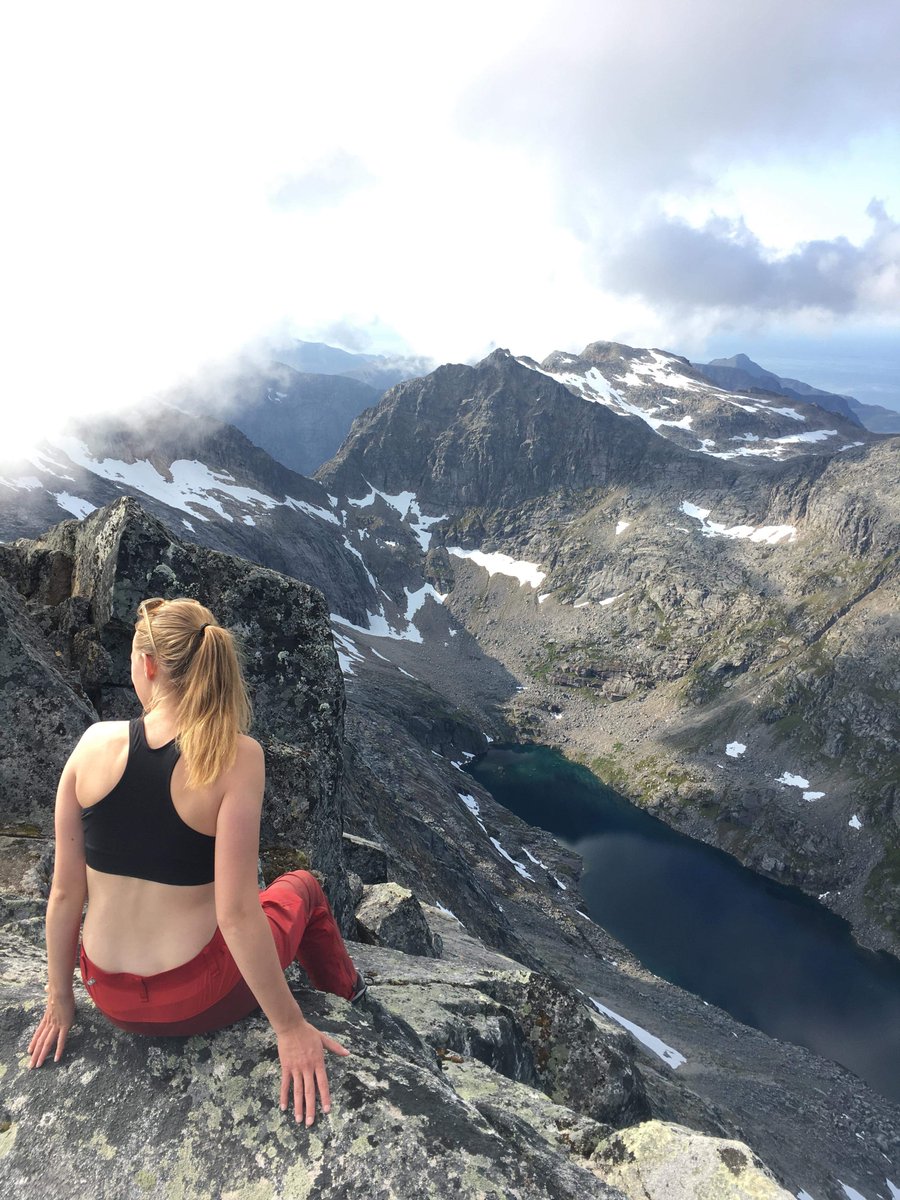 dinkfammember's tweet photo. hiking with my sister was a day well spent ❤ https://t.co/6WoVYzKF6R