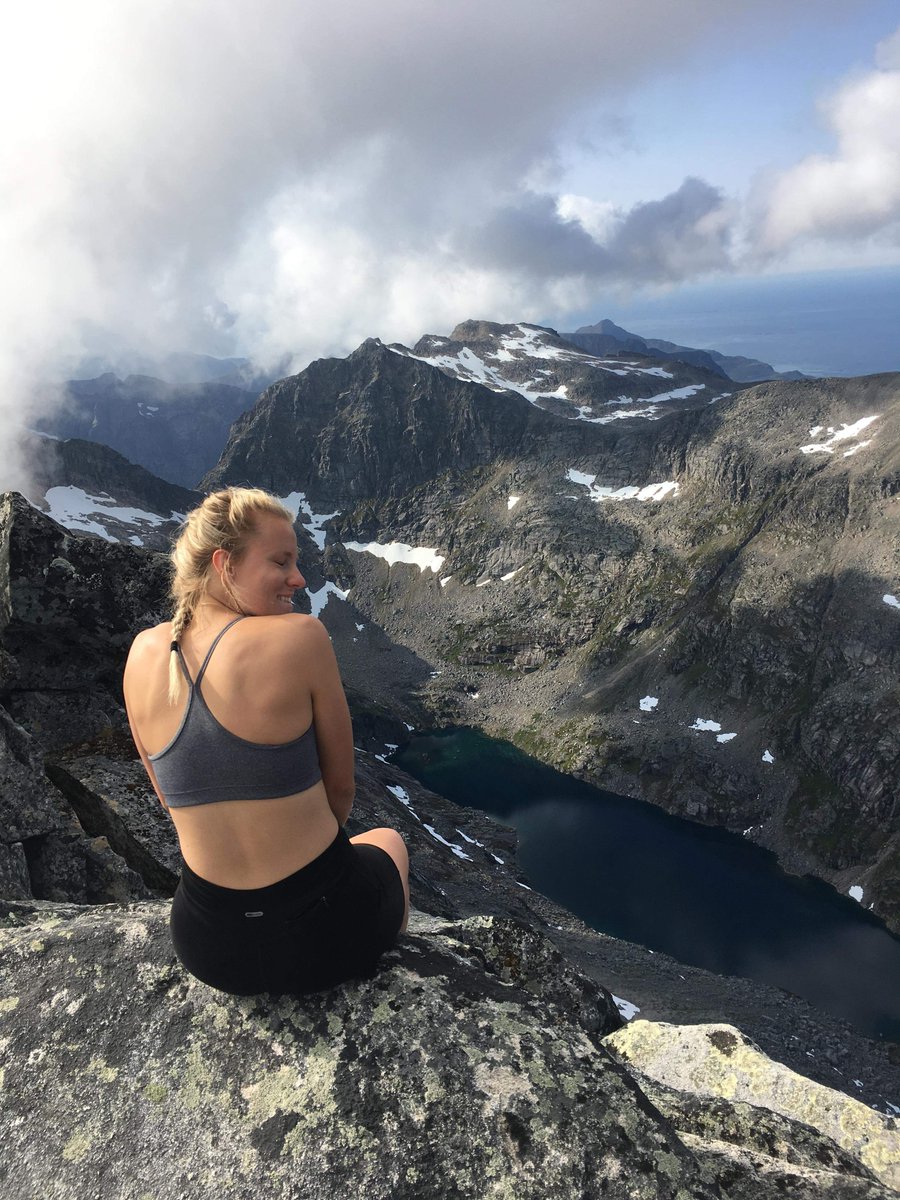 dinkfammember's tweet photo. hiking with my sister was a day well spent ❤ https://t.co/6WoVYzKF6R
